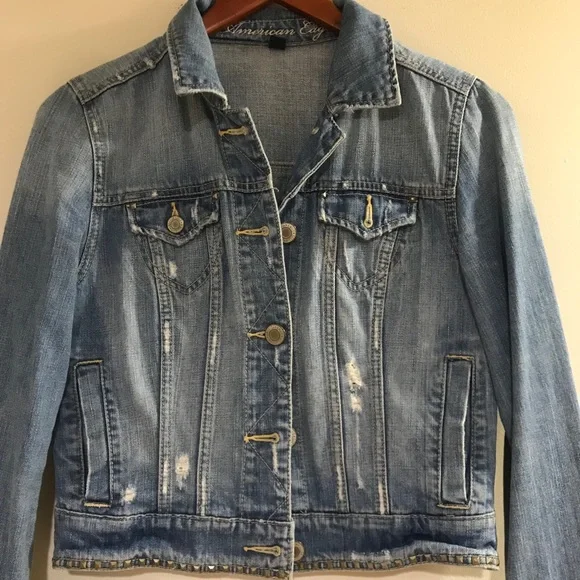 American Eagle Outfitters Women’s Jean Jacket Size Medium - Picture 2 of 9